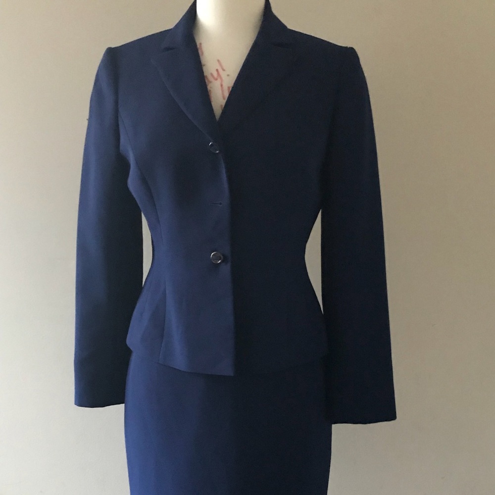 Tahari Skirt suit